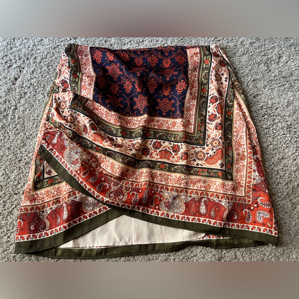 Vici MultiColored Tulip Hem Silky Skirt//Size Medium